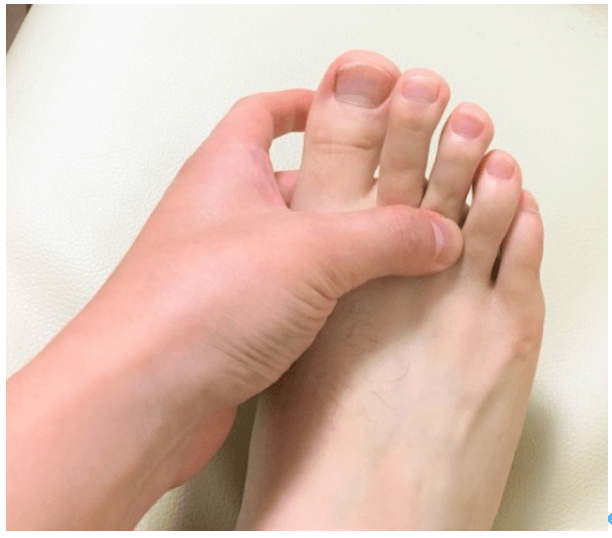 「足の甲や足の指の痛み、これってリウマチ？」 ブログ さとう埼玉リウマチクリニック｜埼玉県戸田市のリウマチ科・リウマチ専門医のクリニック